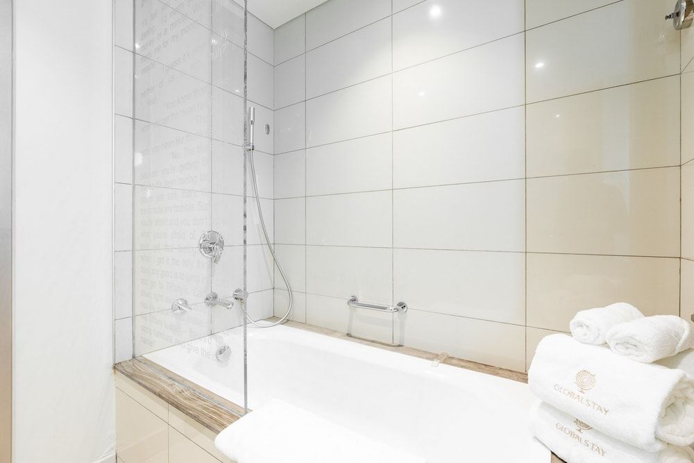 GLOBALSTAY. DAMAC Tower Paramount Elite Apartment, 1 Bedroom, Kitchen, Pool View 17