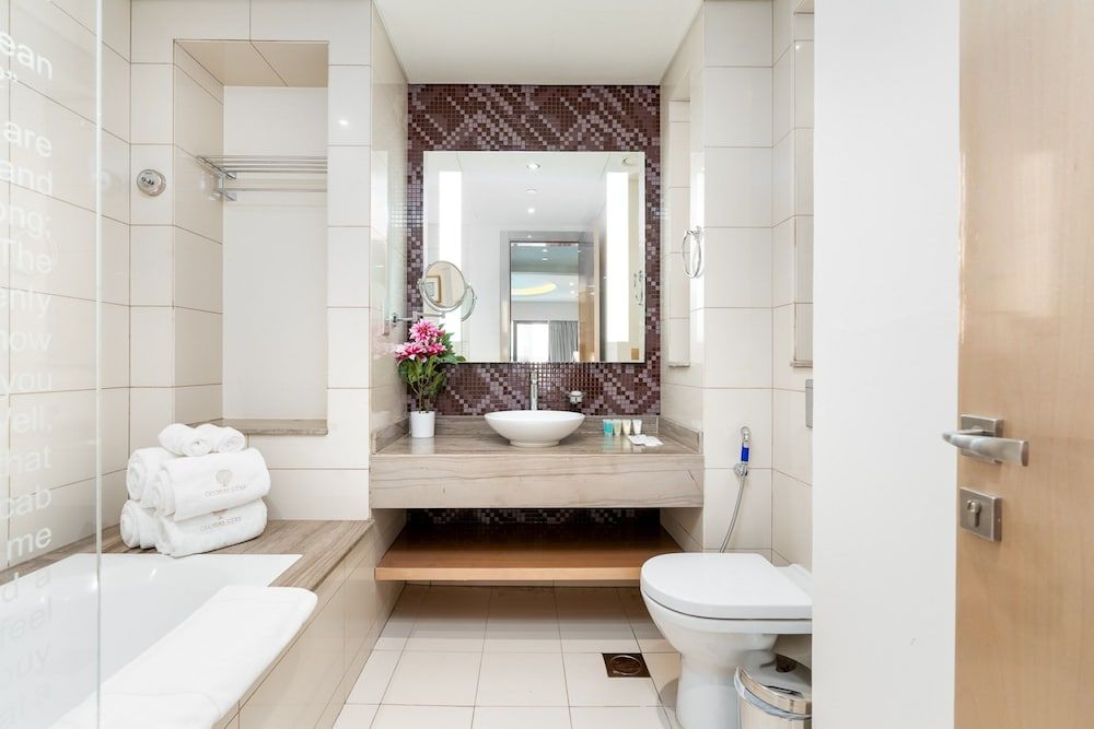 GLOBALSTAY. DAMAC Tower Paramount Elite Apartment, 1 Bedroom, Kitchen, Pool View 16