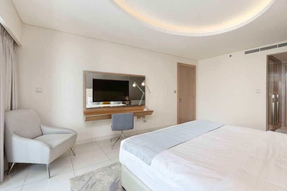 GLOBALSTAY. DAMAC Tower Paramount Elite Apartment, 1 Bedroom, Kitchen, Pool View 3