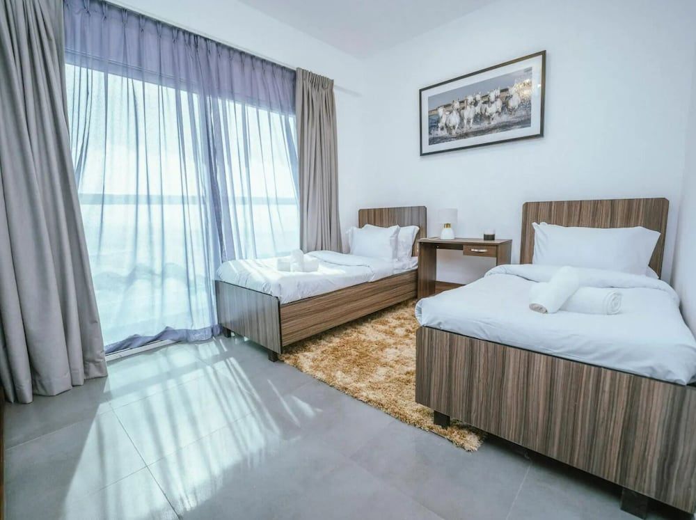 undefined Monty - Charming Unobstructed City Views By The Lake 2