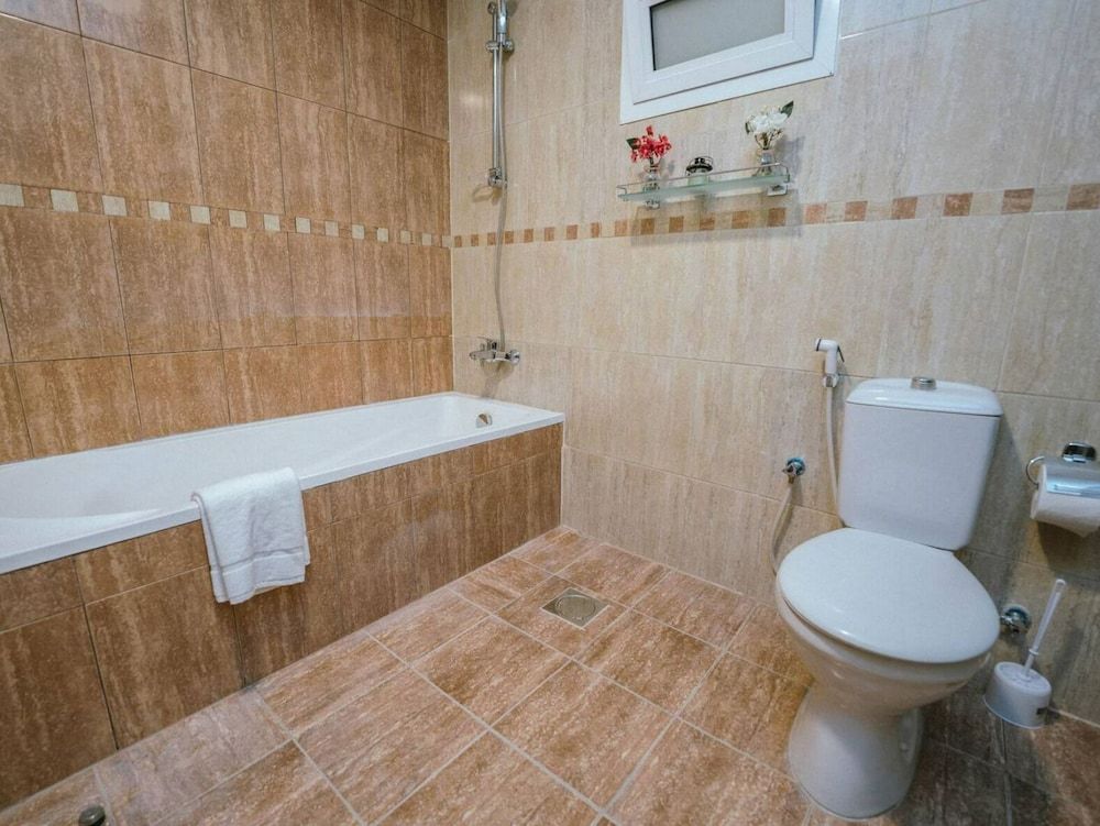 Monty - Charming Unobstructed City Views By The Lake Design Apartment 13