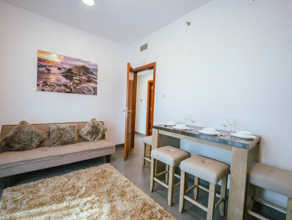 Monty - Charming Unobstructed City Views By The Lake Design Apartment 14