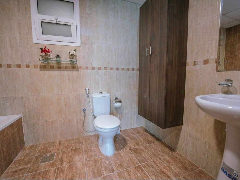 Monty - Charming Unobstructed City Views By The Lake Design Apartment 12