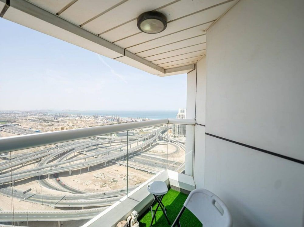 Monty - Charming Unobstructed City Views By The Lake Design Apartment 10