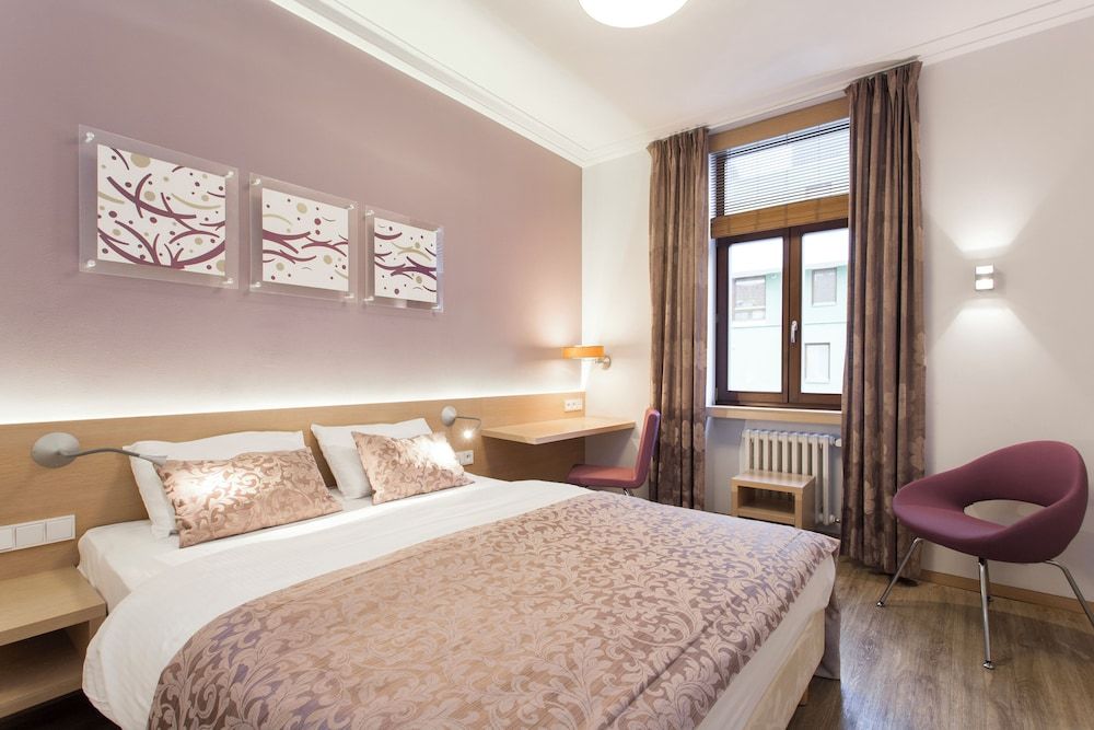 undefined Hotel Carol 3