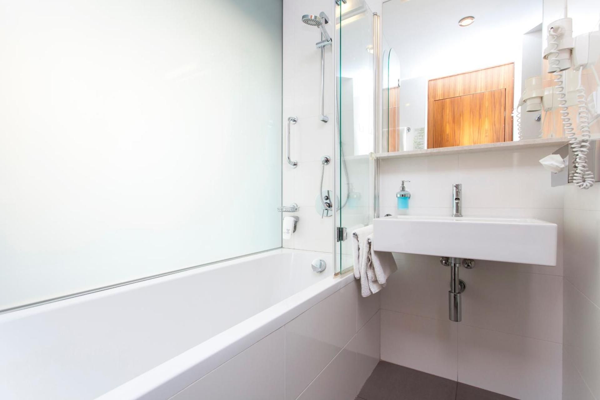 undefined Hotel Carol 8