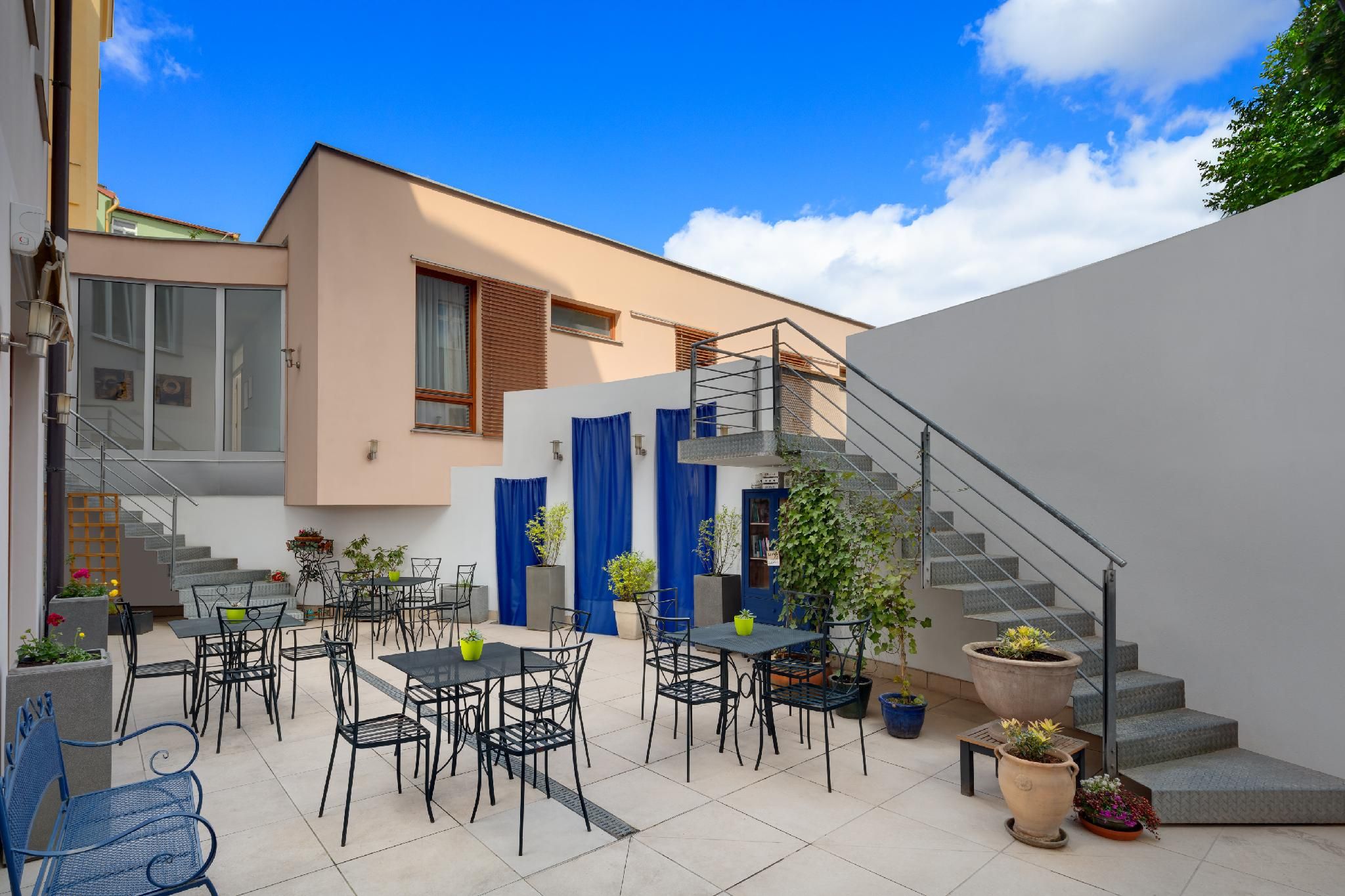 undefined Hotel Carol 3