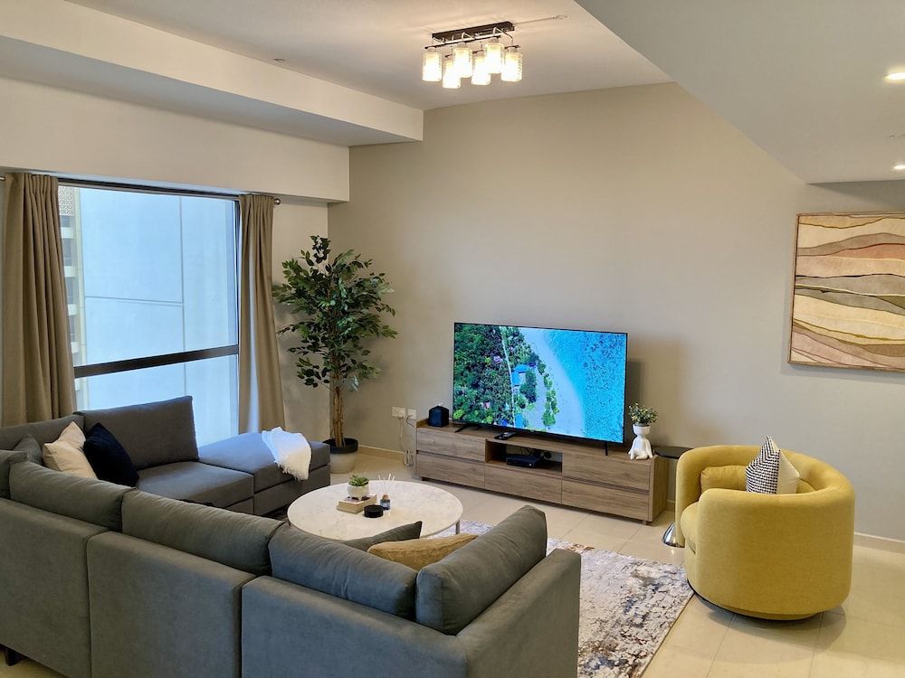 Whitesage - Elegant Interior With Incredible Sea and City View