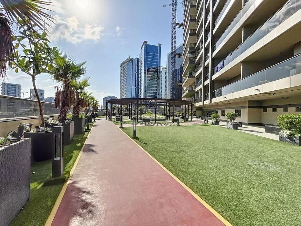undefined Whitesage - Elegant Apartment With Balcony in Downtown 3