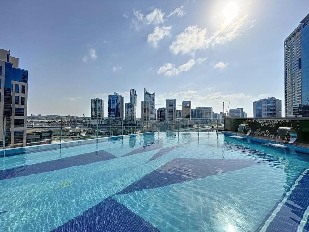 Whitesage - Elegant Apartment With Balcony in Downtown