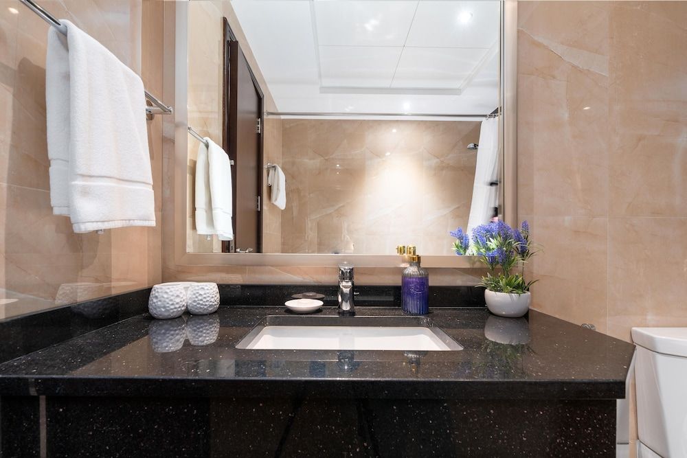 Whitesage - Elegant Apartment With Balcony in Downtown