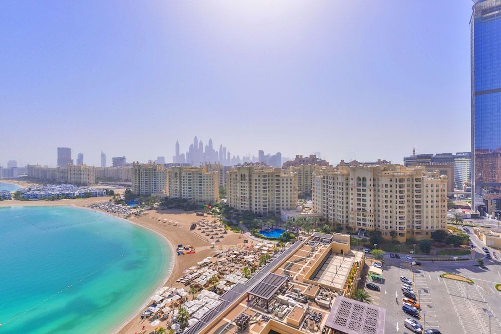 Tiara - Luxury Palm Jumeirah Deluxe 2BR Apartment 42