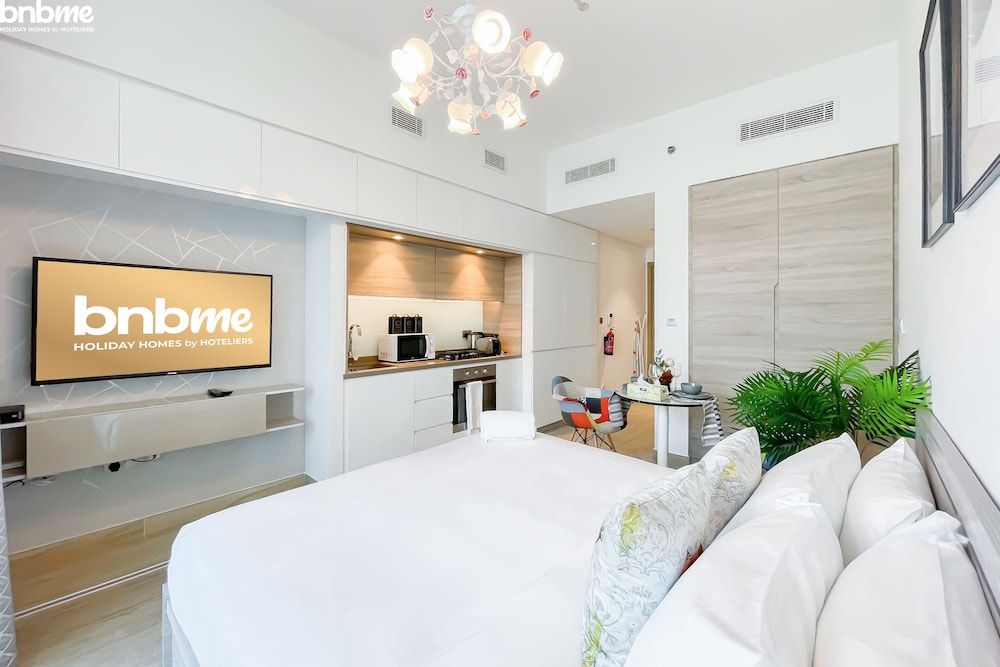 undefined Beach View 2BR Ultra-luxurious Apt- 1504 4