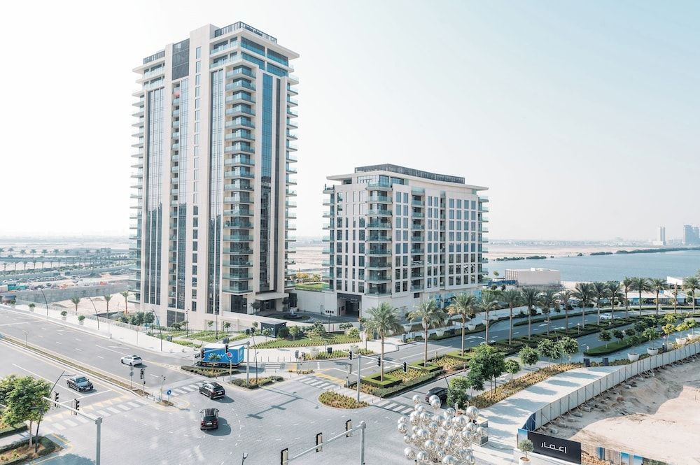 undefined Elegant Stay: Balcony & Stunning Dubai Creek Views 2
