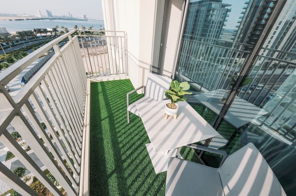 undefined Elegant Stay: Balcony & Stunning Dubai Creek Views 5