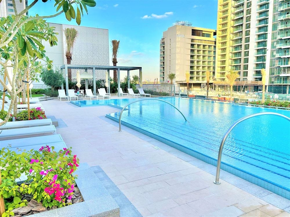 undefined Elegant Stay: Balcony & Stunning Dubai Creek Views 7