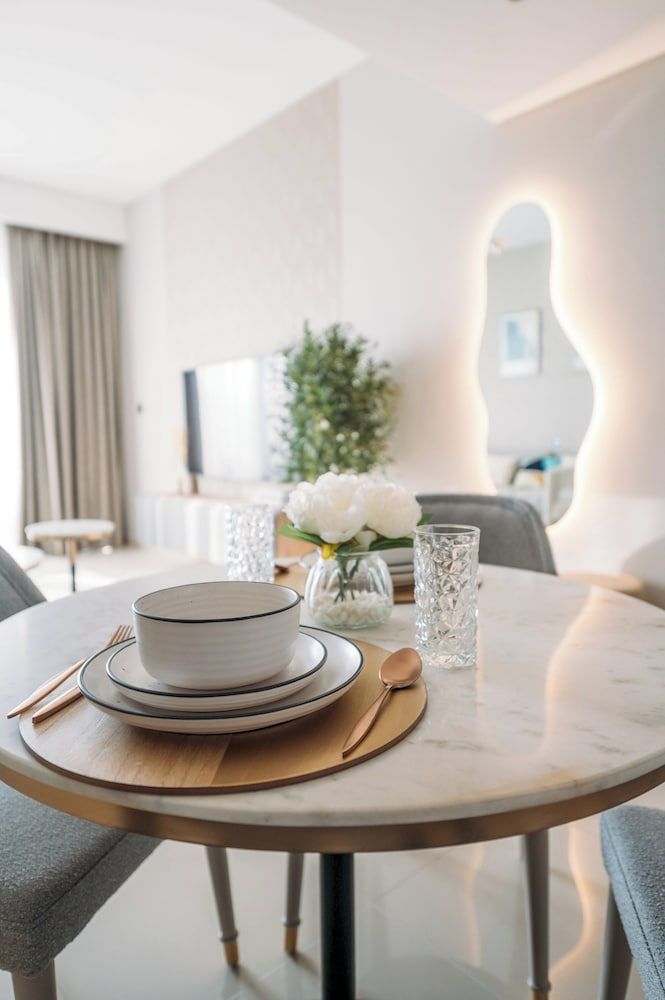 undefined Elegant Stay: Balcony & Stunning Dubai Creek Views 3