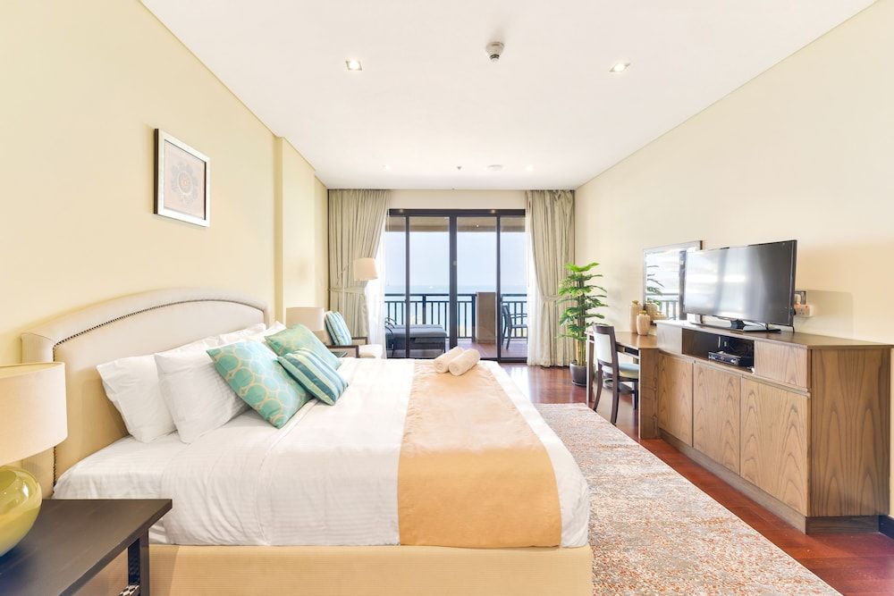 Anantara Residences - Beachfront - Private Beach and Lagoon Pool Deluxe 1BR Suite 4