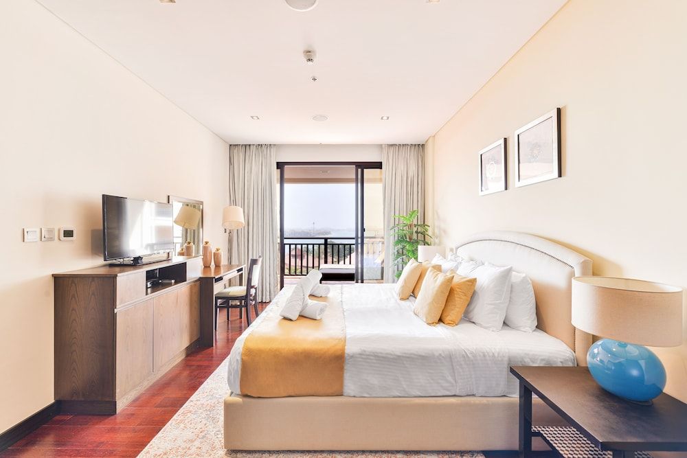 Anantara Residences - Beachfront - Private Beach and Lagoon Pool Deluxe 1BR Suite 2