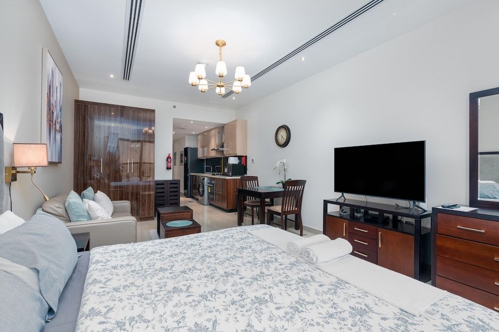 undefined SuperHost - Vibrant Studio With Canal View Near Dubai Mall 5