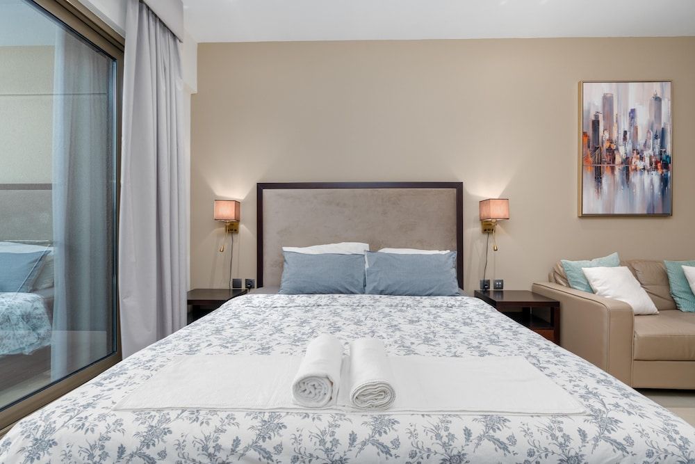 undefined SuperHost - Vibrant Studio With Canal View Near Dubai Mall 7