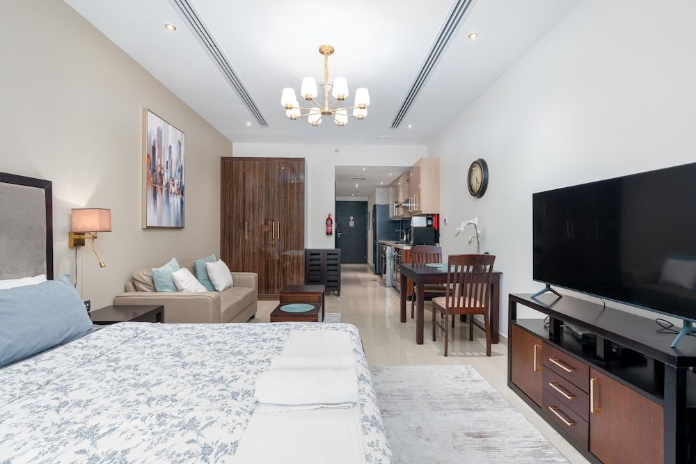 undefined SuperHost - Vibrant Studio With Canal View Near Dubai Mall 3