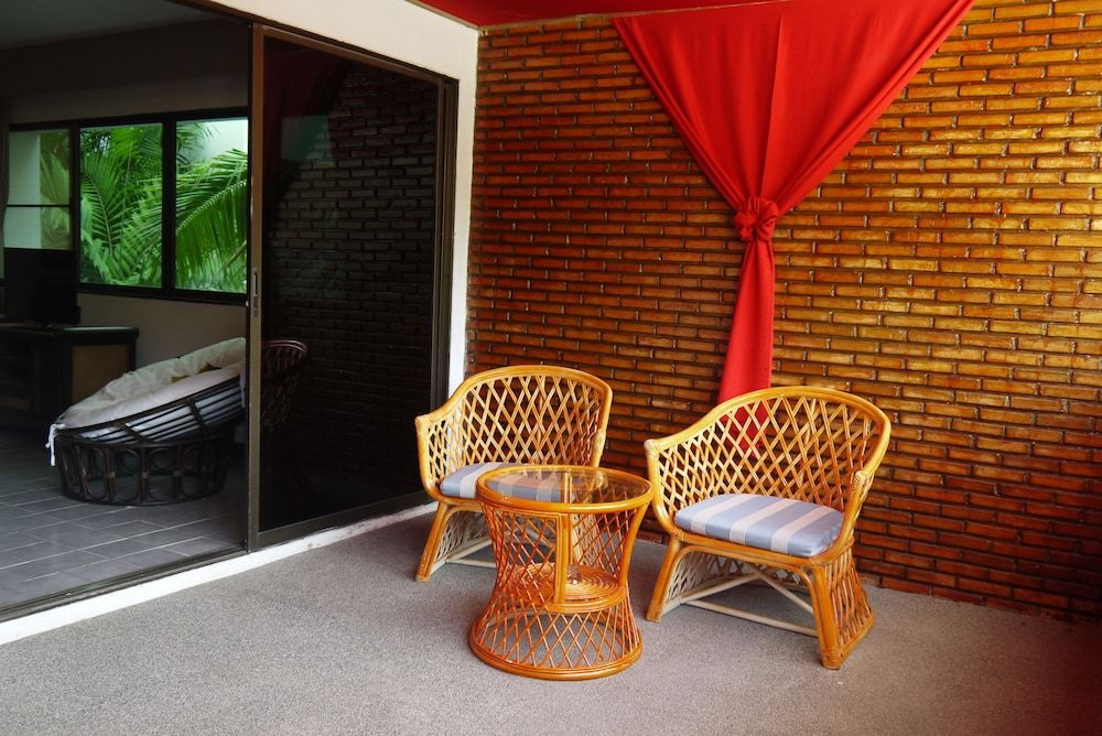 Surin Sweet Hotel Deluxe Room 9