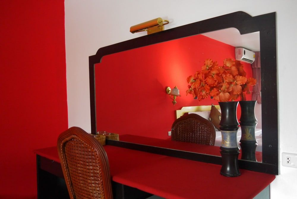 Surin Sweet Hotel Superior Room 9