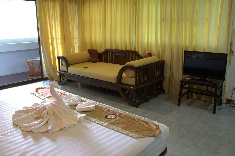 Surin Sweet Hotel Deluxe Room 6