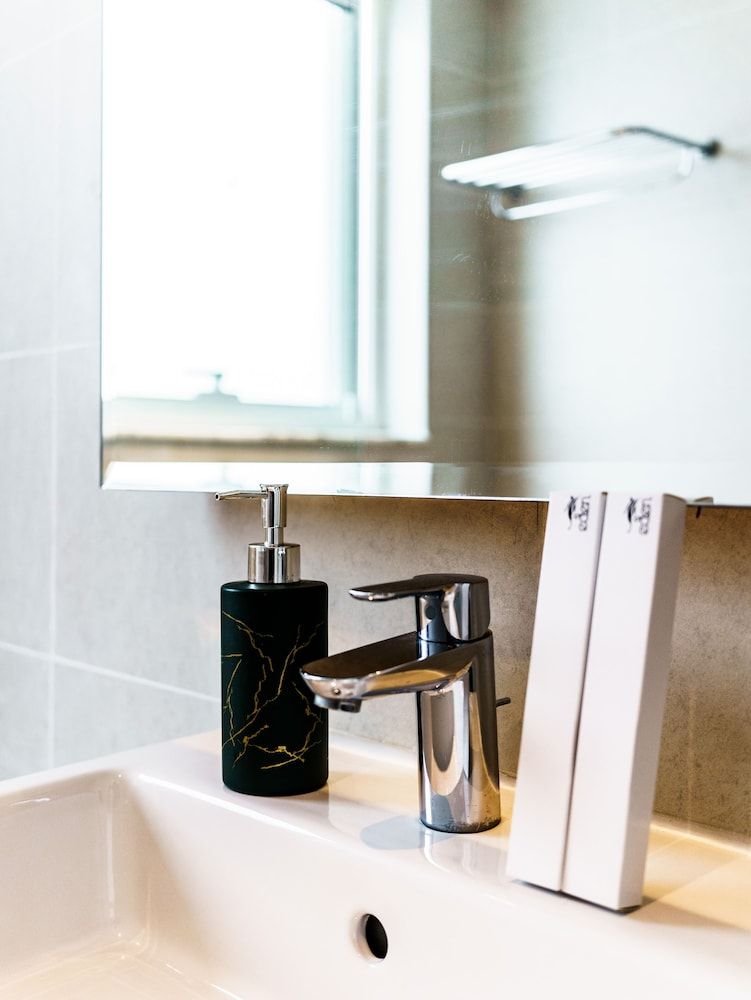 Stunning 2BR with Balcony-Canal View Luxury Apartment 18