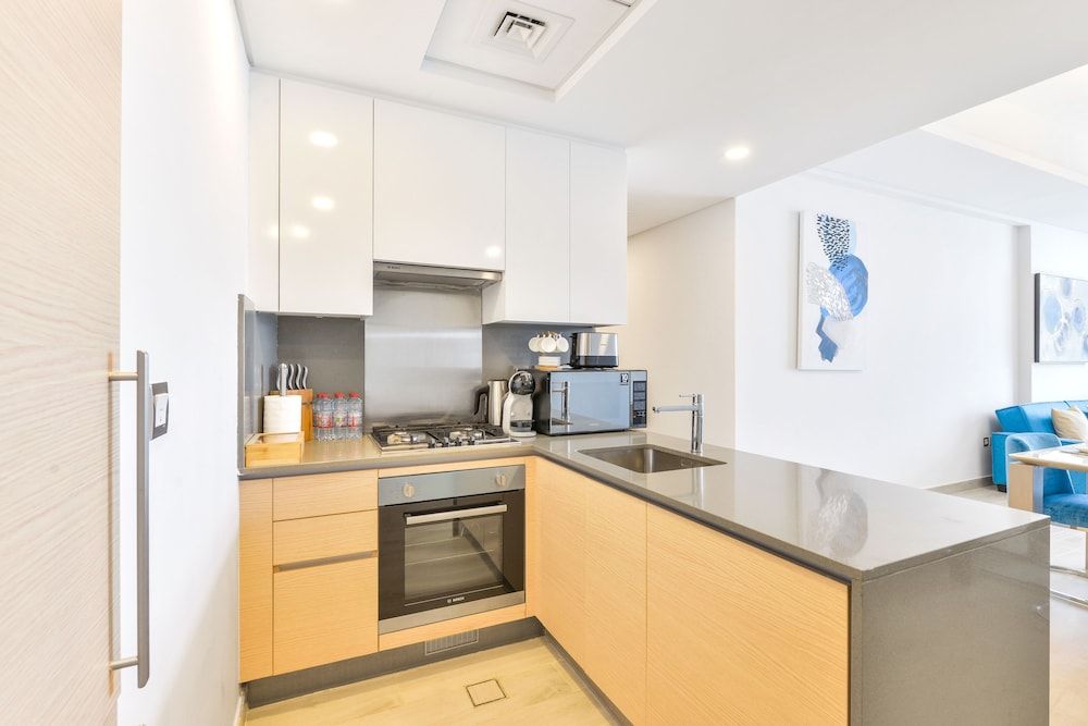 Ultra Luxury Palm - Mina Azizi Beachfront - Private Beach and Pool Ultra Deluxe Palm 2BR Apartment 10