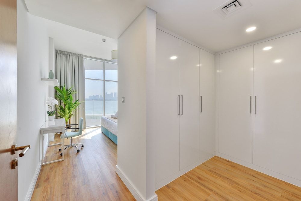 Ultra Luxury Palm - Mina Azizi Beachfront - Private Beach and Pool Ultra Deluxe Palm 1BR Apartment 16