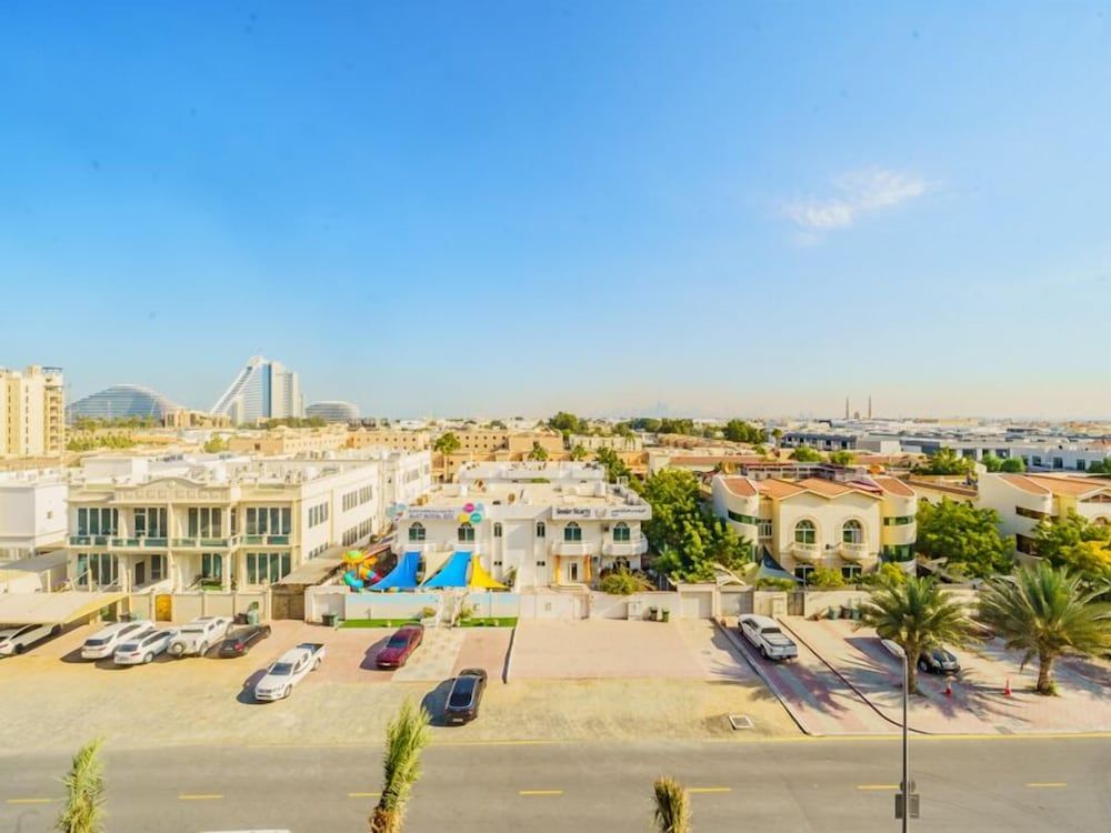 Iconic Views Apt With Balcony Close to the Beach