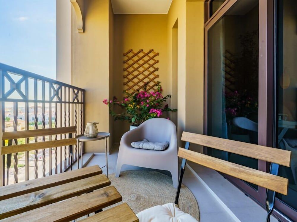 Iconic Views Apt With Balcony Close to the Beach
