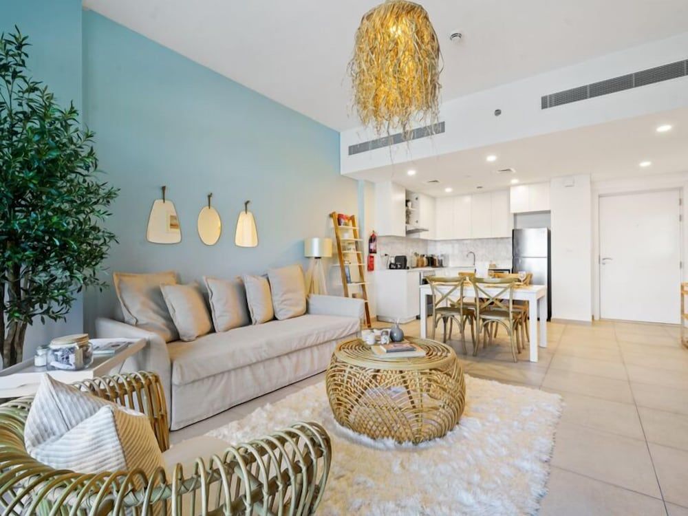 Iconic Views Apt With Balcony Close to the Beach