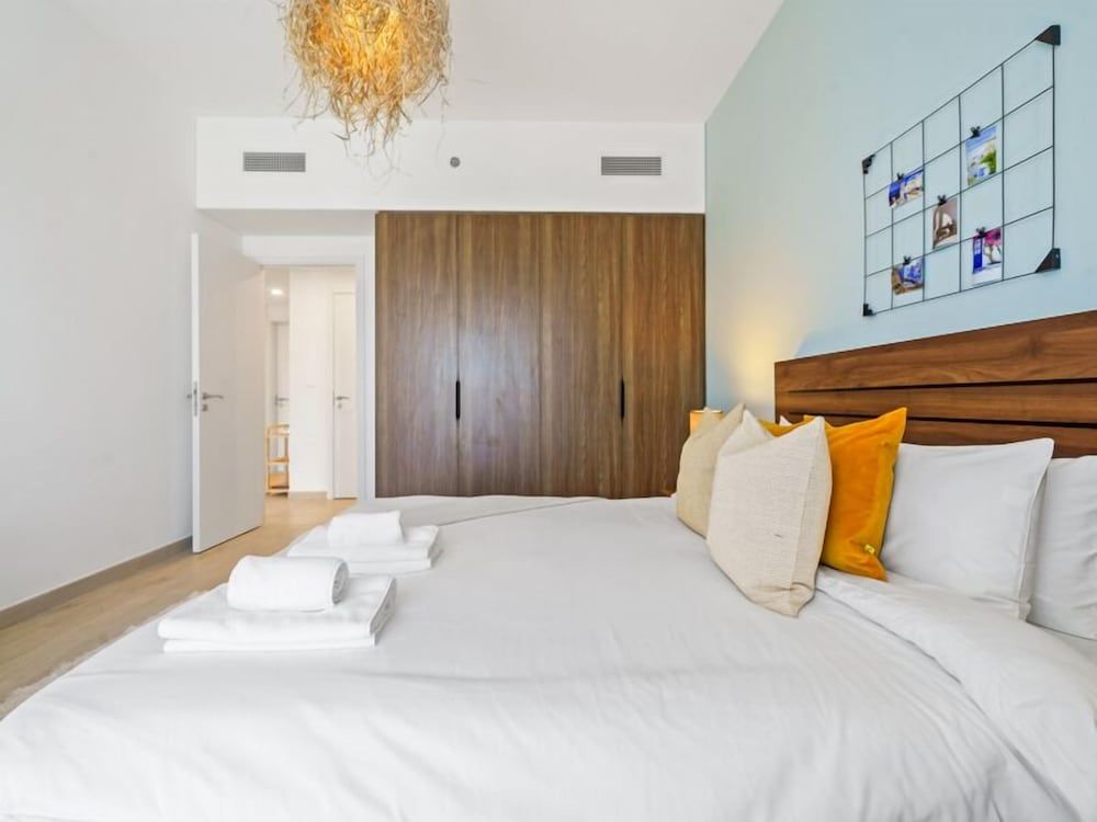 Iconic Views Apt With Balcony Close to the Beach