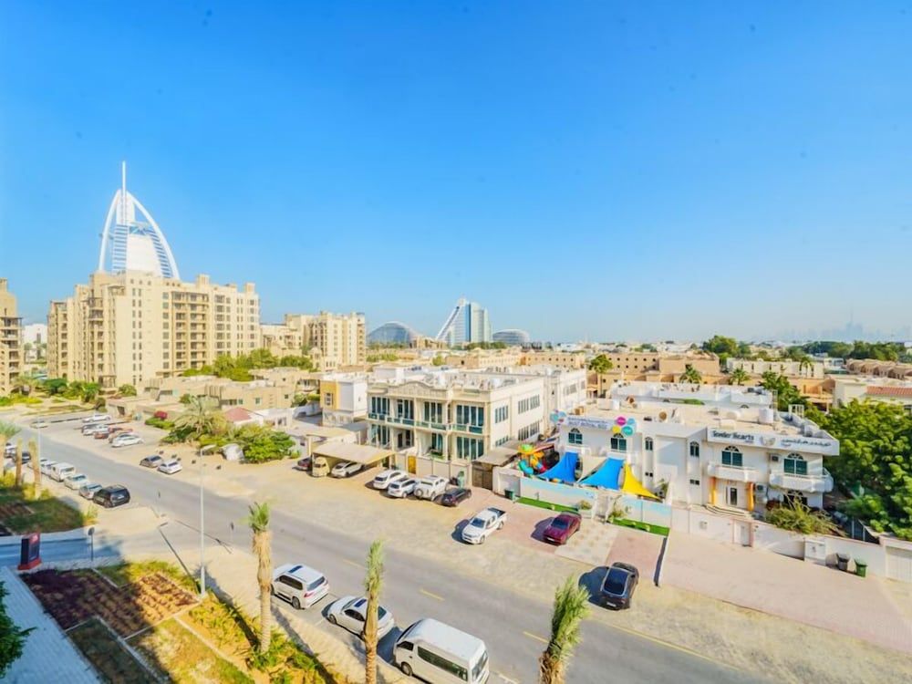 Iconic Views Apt With Balcony Close to the Beach