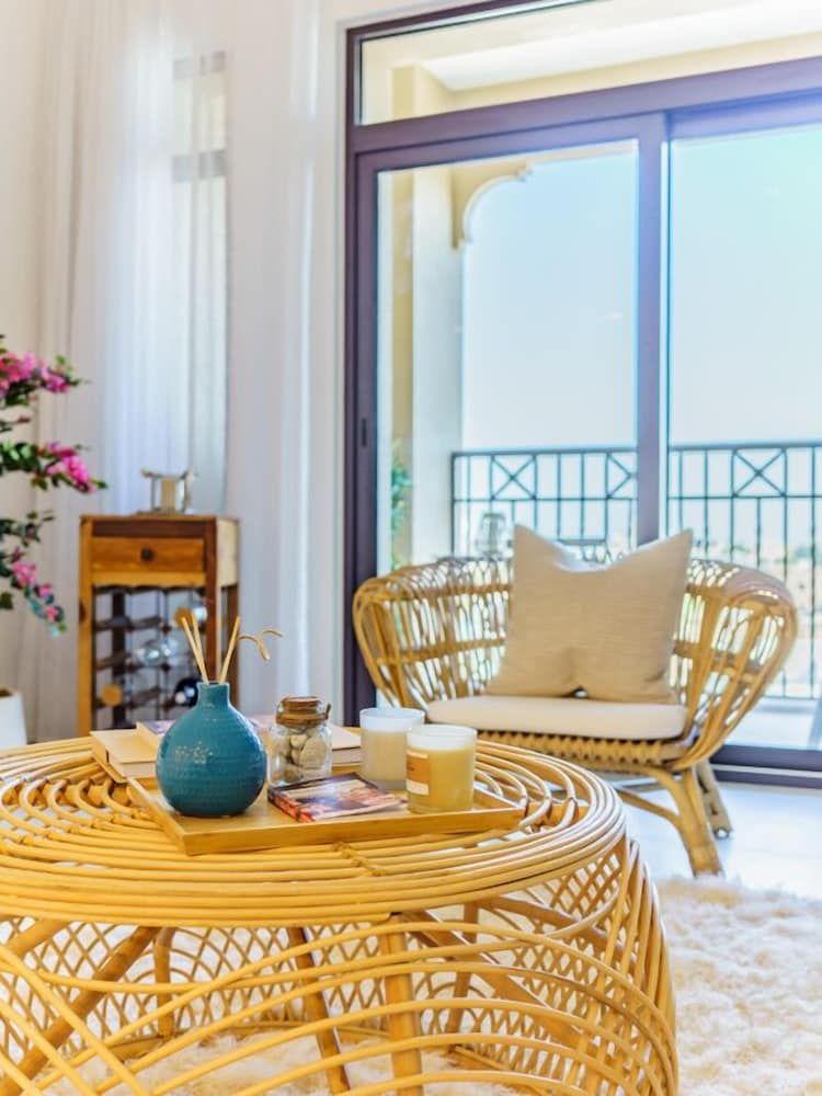 Iconic Views Apt With Balcony Close to the Beach