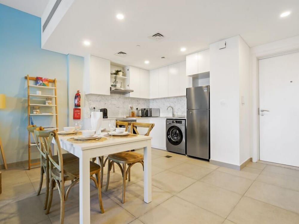 Iconic Views Apt With Balcony Close to the Beach