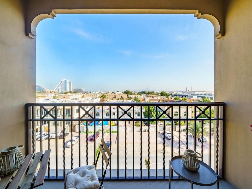 Iconic Views Apt With Balcony Close to the Beach
