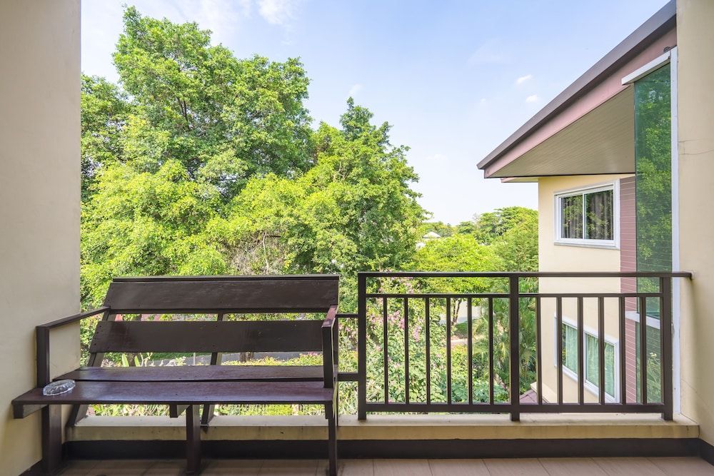 Suphan Lake Hometel Standard Room 11