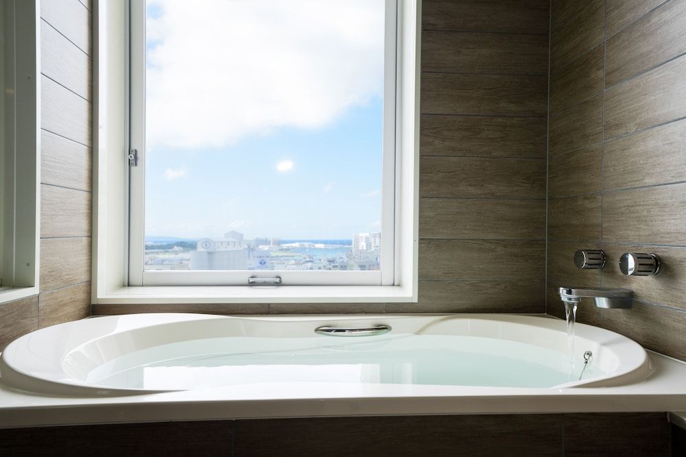 [2024 Renewal] Premier Bay Side View Bath Twin 1-2 people, Non Smoking