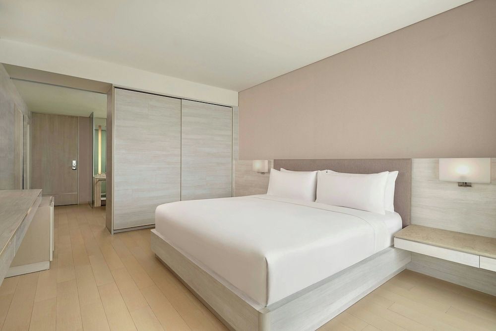 Room, 1 King Bed, Balcony, Pool View