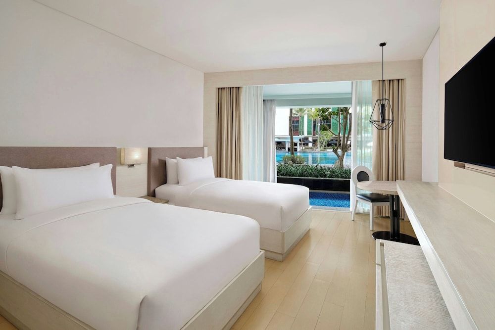 Room, 2 Twin Beds, View, Poolside