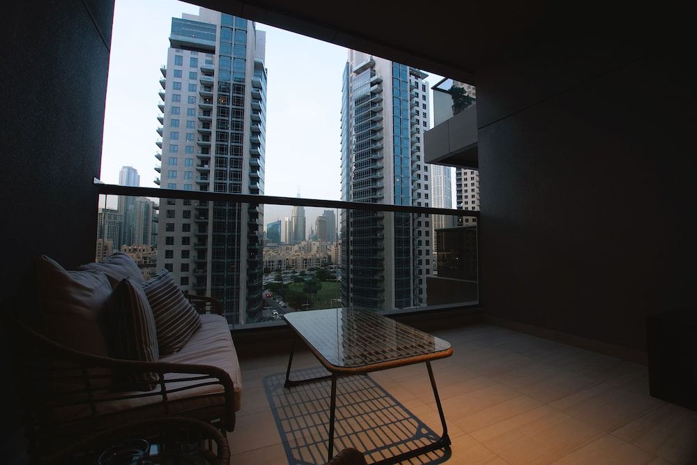 Clever Guest Elite Downtown studio City Studio 18