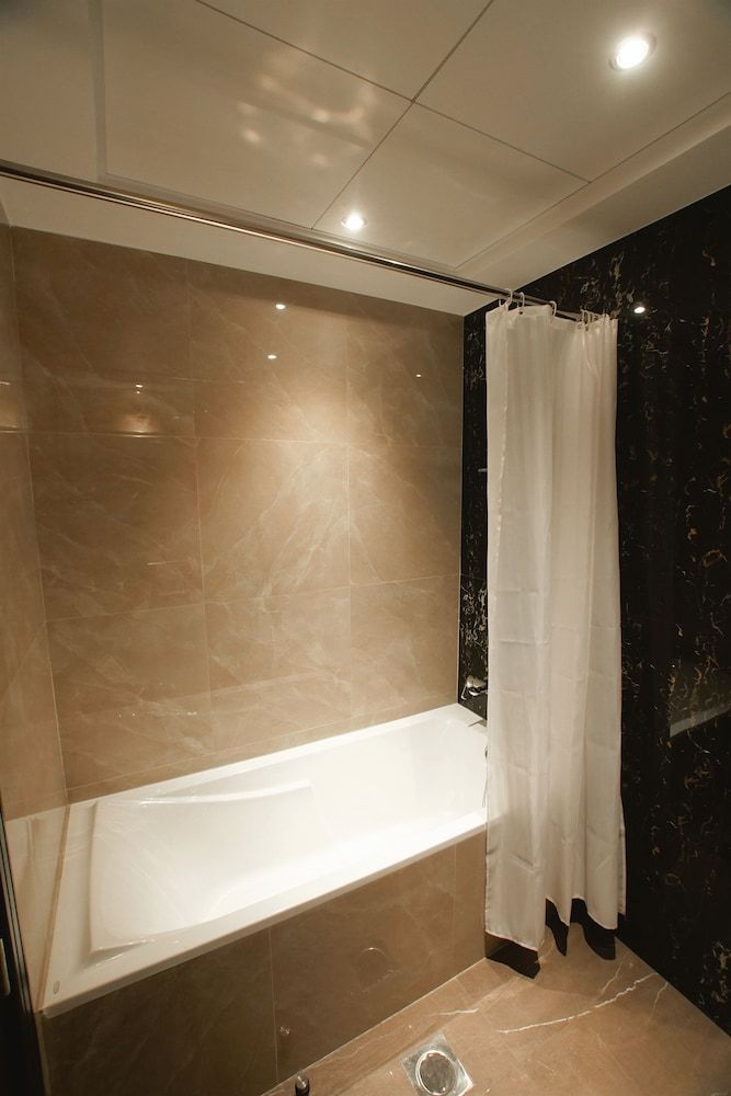 Clever Guest Elite Downtown studio City Studio 16