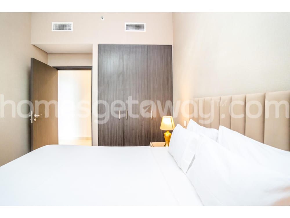 Homesgetaway- Cozy 3BR in Downtown Views Standard Apartment, Bathtub 4