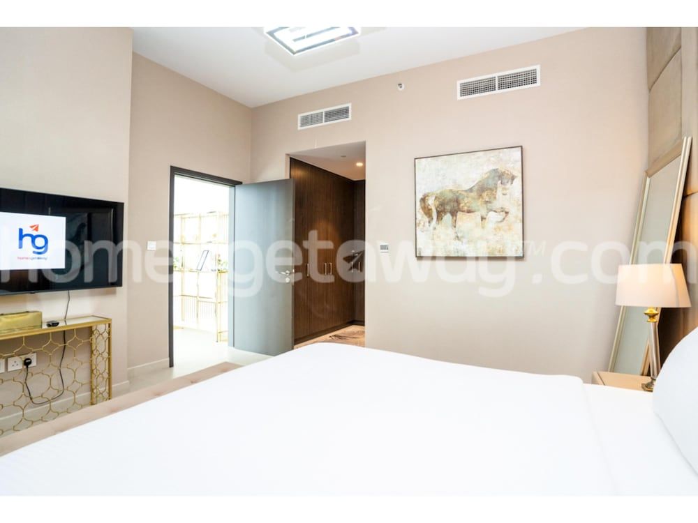 Homesgetaway- Cozy 3BR in Downtown Views Standard Apartment, Bathtub 10