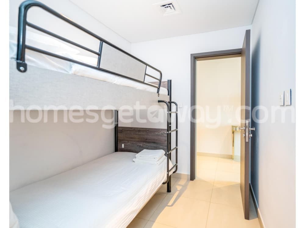 Homesgetaway- Cozy 3BR in Downtown Views Standard Apartment, Bathtub 8
