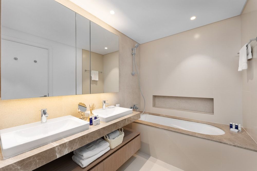 Maison Privee - Trendy Apt on the Creek with Superb Dubai Skyline Vw Comfort Apartment 14